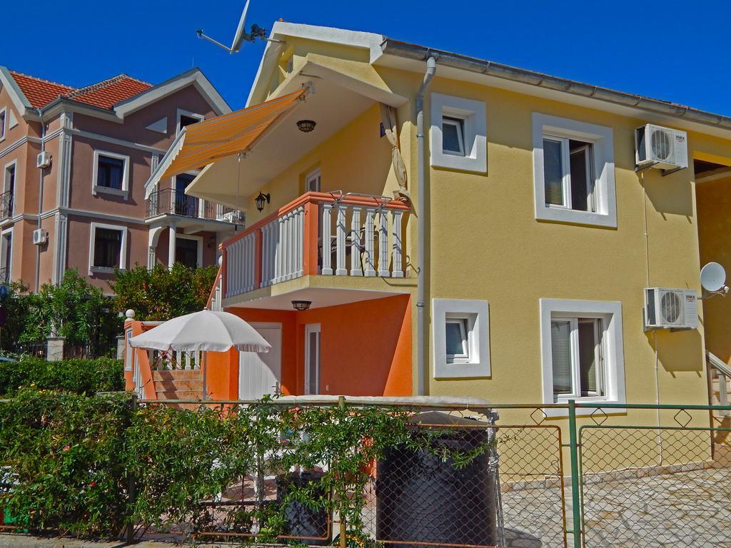 Apartmani Sindik Tivat Eksteriør bilde